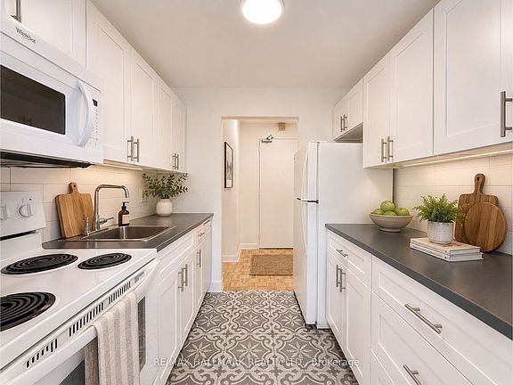 3rd image of 30 Upper Canada Dr #101