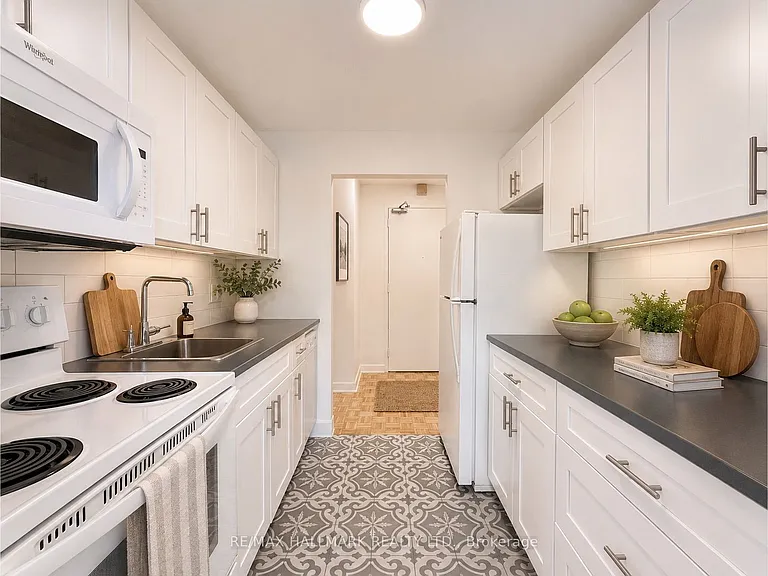30 Upper Canada Dr #101 — Photo 3