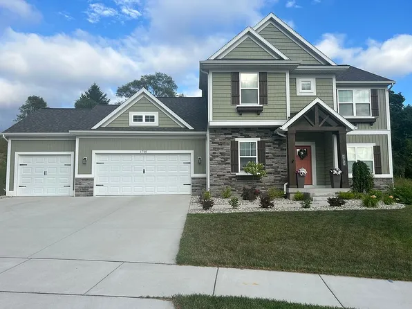 1750 Solitude Dr NE, Grand Rapids, MI 49525