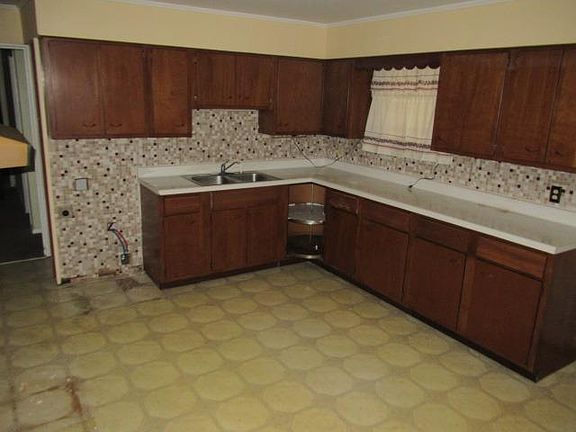 3rd image of 8763 Morningstar Ln