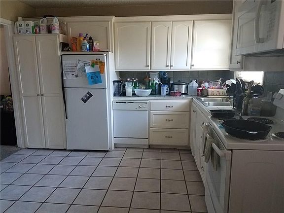 2nd image of 1908 Sussex Dr