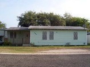 404 E Concho St, Rockport, TX 78382