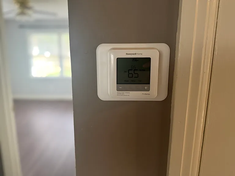 2602 Waltham Dr NE — Photo 16