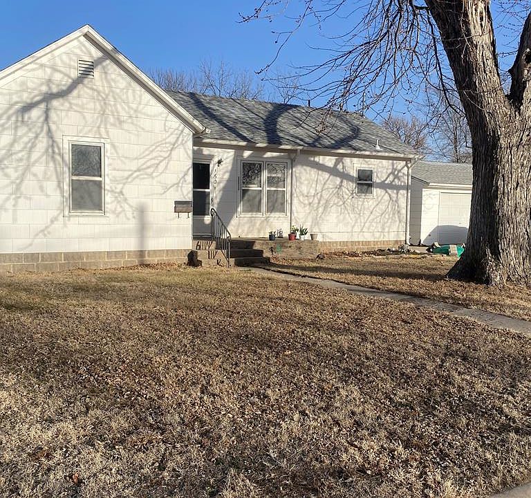 150 S Alexander St, Hoisington, KS 67544 Zillow