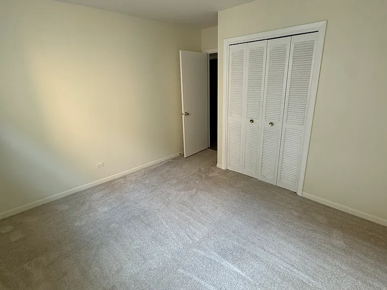 6558 N Richmond St #303 — Photo 4
