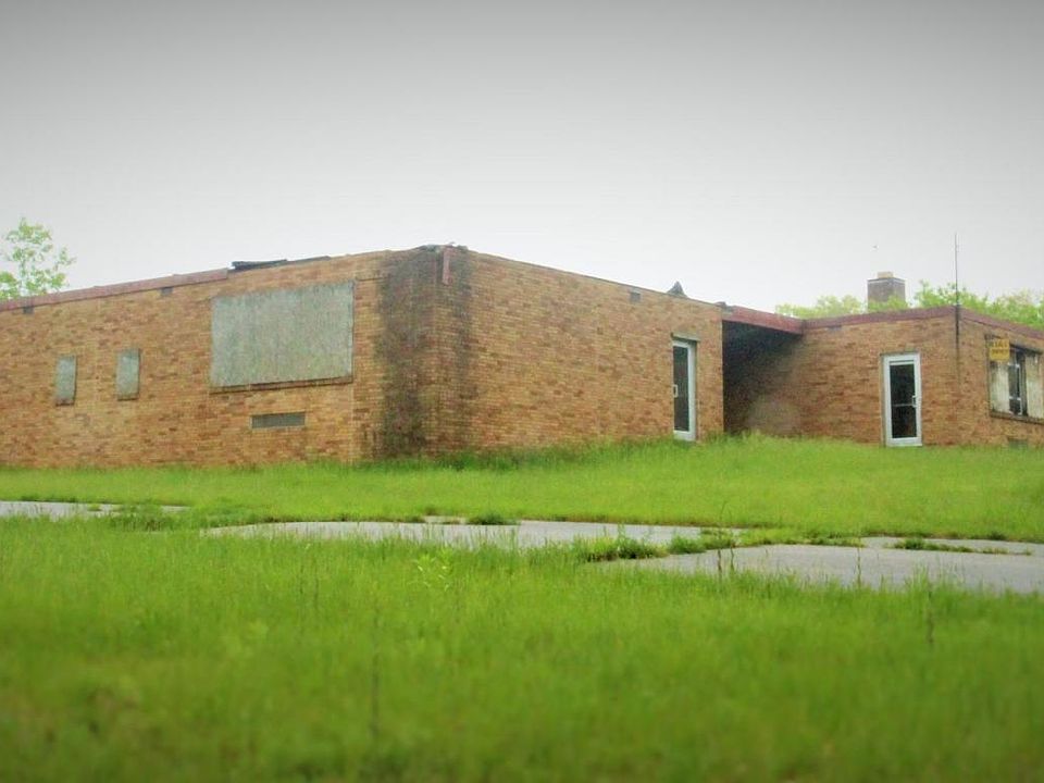2nd image of 415 Poulsen Ave