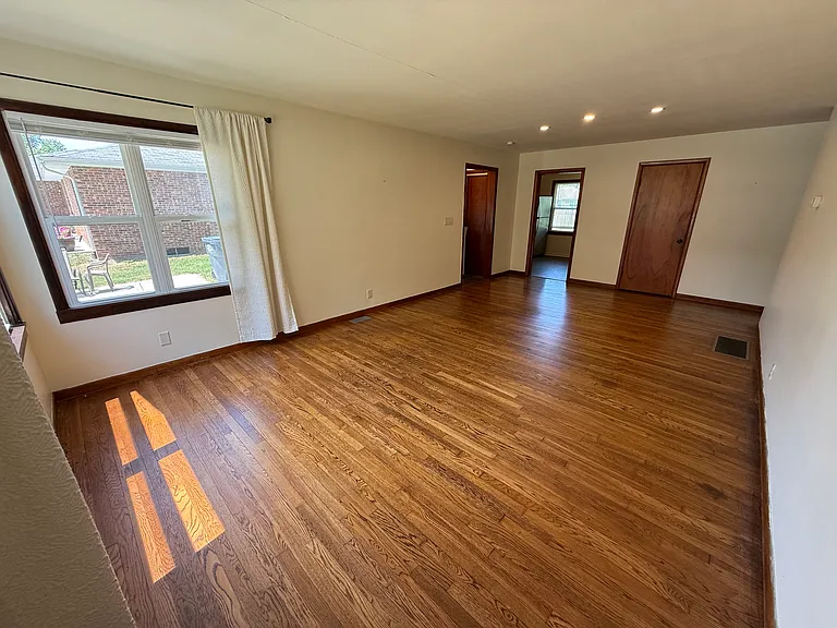 234 Lincoln St — Photo 5