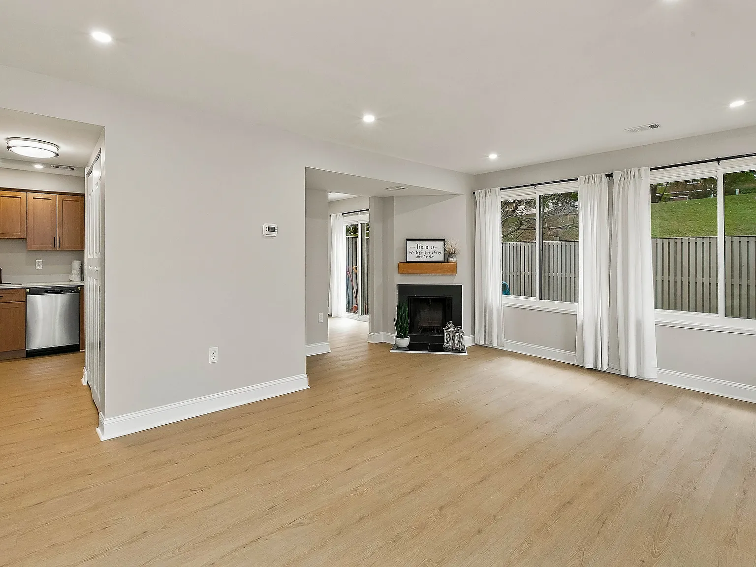 4 bed, 2.5 bath, 1464 sqft, $2,800 — Photo 4