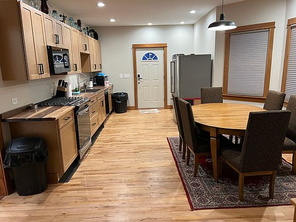 4th image of 567 Pipestone St #1