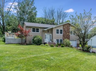 4 Warren Rd, Sparta, NJ 07871