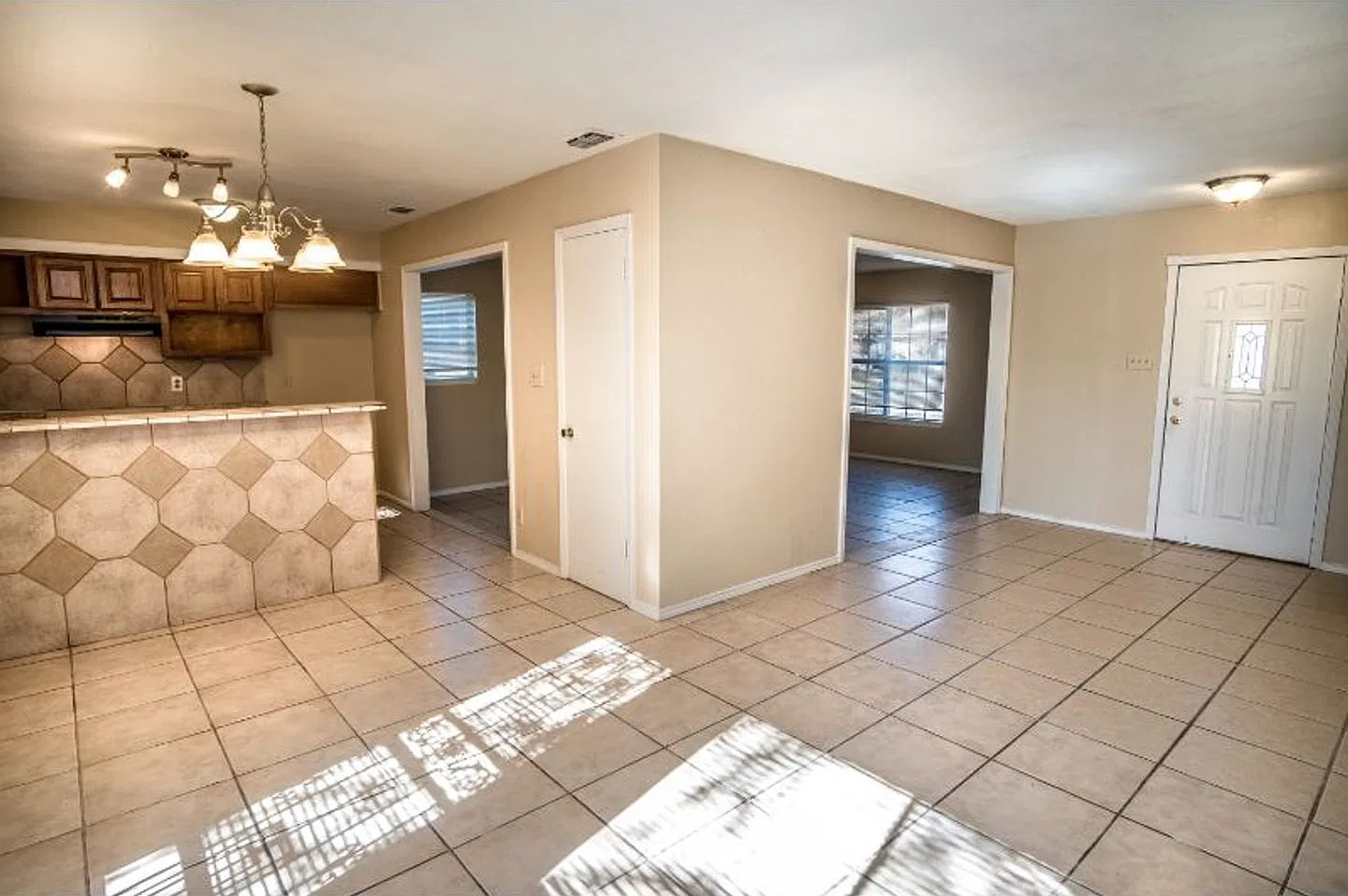 Nice and Convenient Home — Photo 3