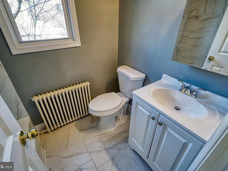 400 Douglas St NE #102 — Photo 8