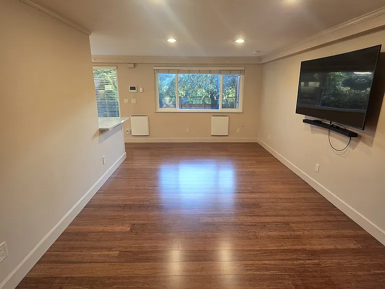 2332 Minor Ave E #8 — Photo 4