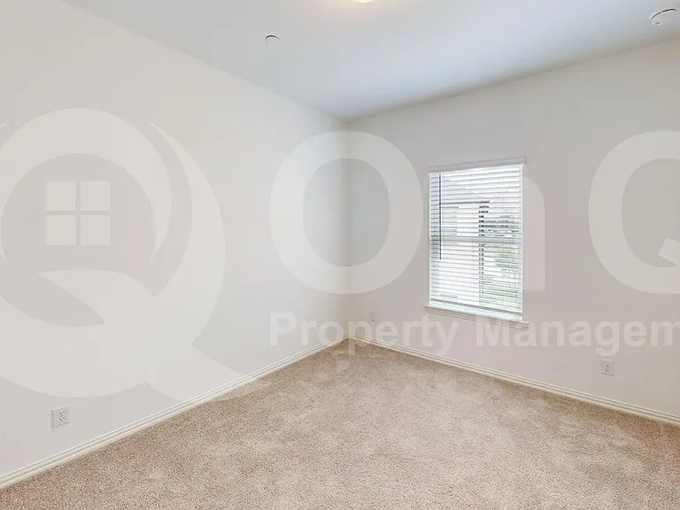 4348 Henderson Ave — Photo 12