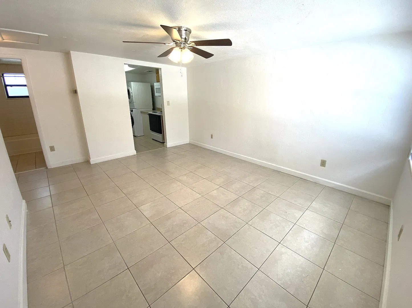 924 SW 6th Ave - Pet Friendly! — Photo 2