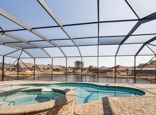 629 Meadow Lake Dr, Freeport, FL 32439