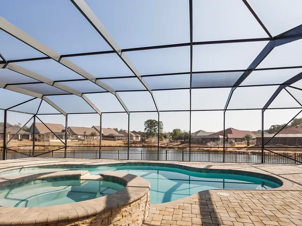 629 Meadow Lake Dr, Freeport, FL 32439