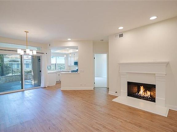 2nd image of 11150 Glenoaks Blvd Unit 150