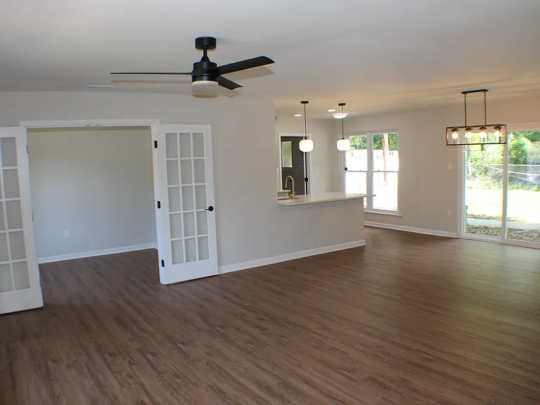 108 Greenbriar Dr — Photo 2