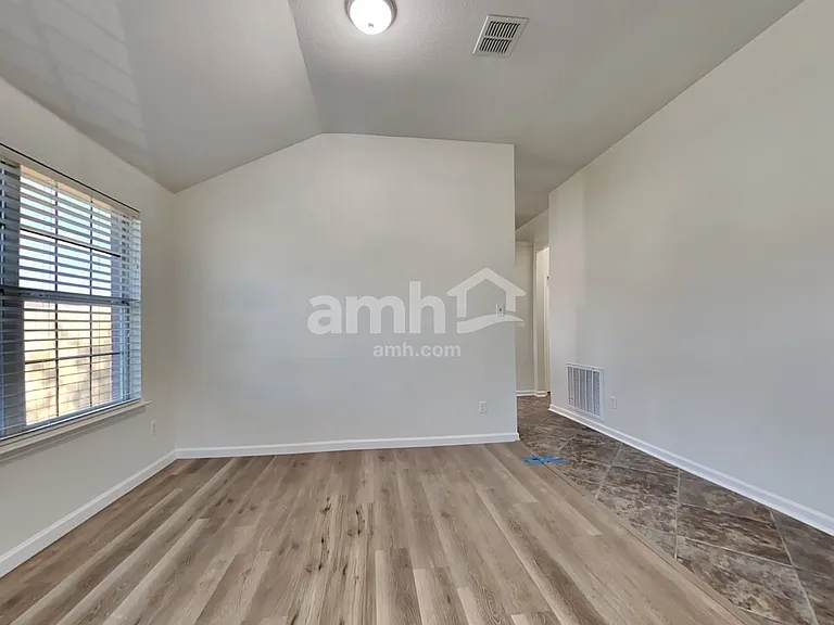 347 Tioga Dr — Photo 6