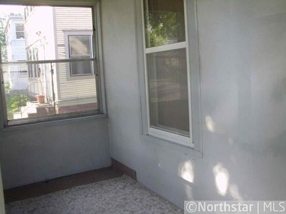 4th image of 2122 Grand St NE