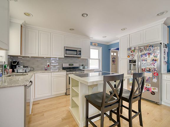 4th image of 169 Woolley Ave