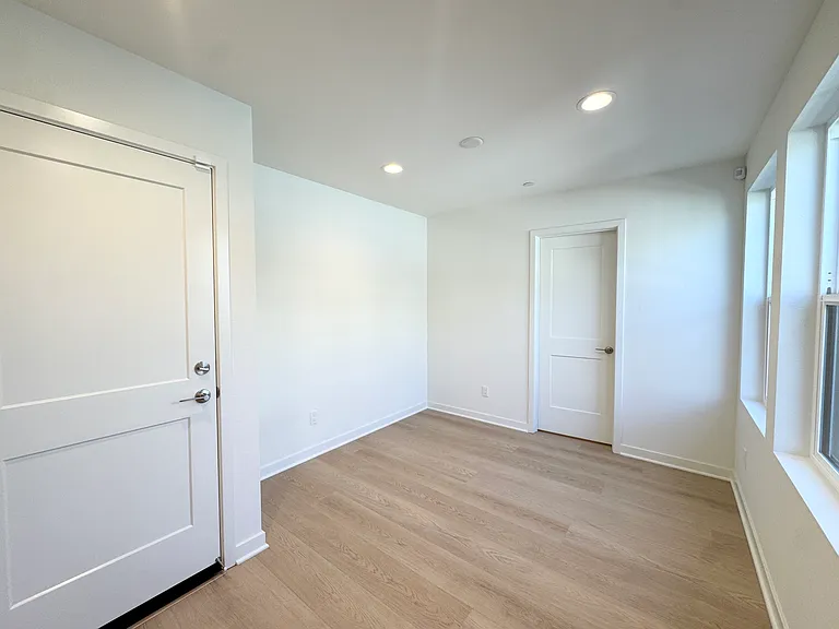 2554 Delphinium Ln — Photo 3
