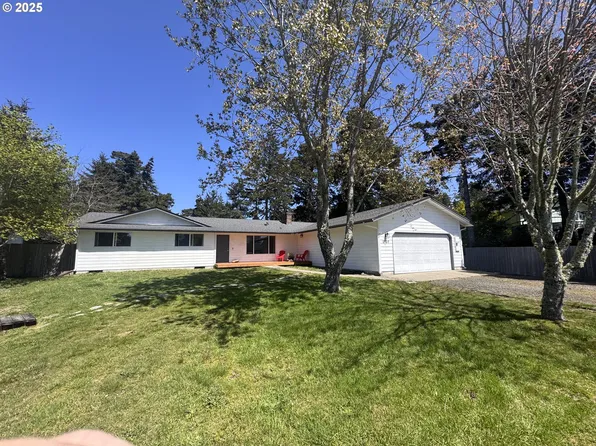 2137 42nd St, Florence, OR 97439