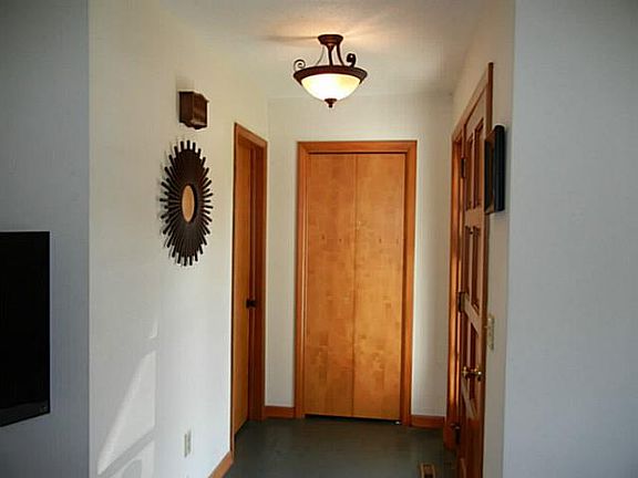 4th image of 612 W Front St