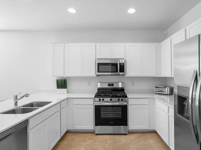 15557 W Kendall St — Photo 9