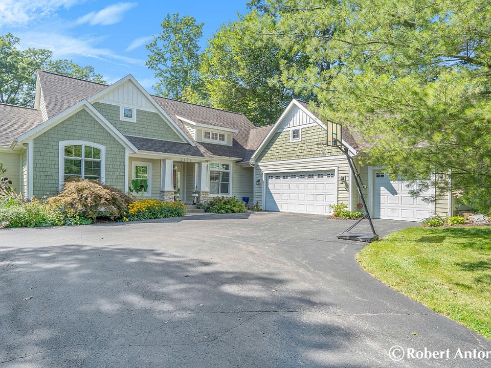 1st image of 2025 Cascade Farms Dr SE