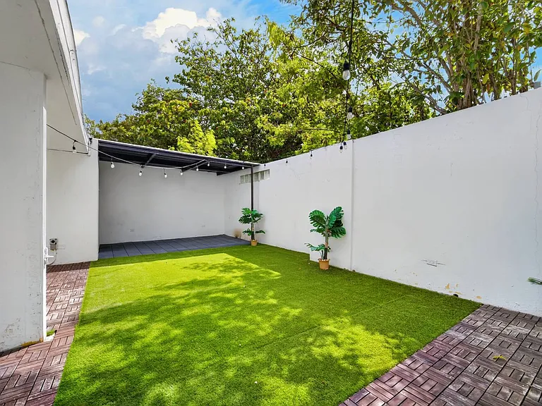 C10 Calle 5 — Photo 18