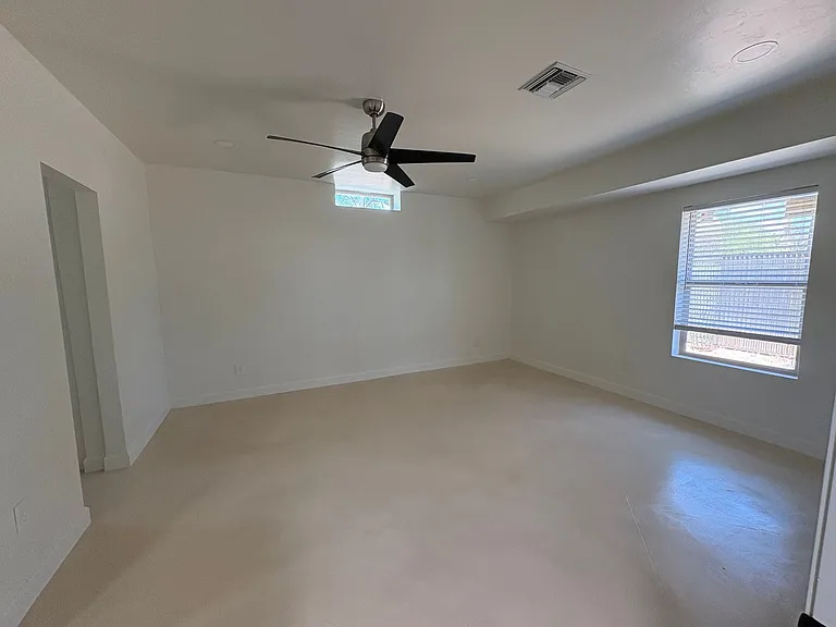 770 S Bryant Ave — Photo 10