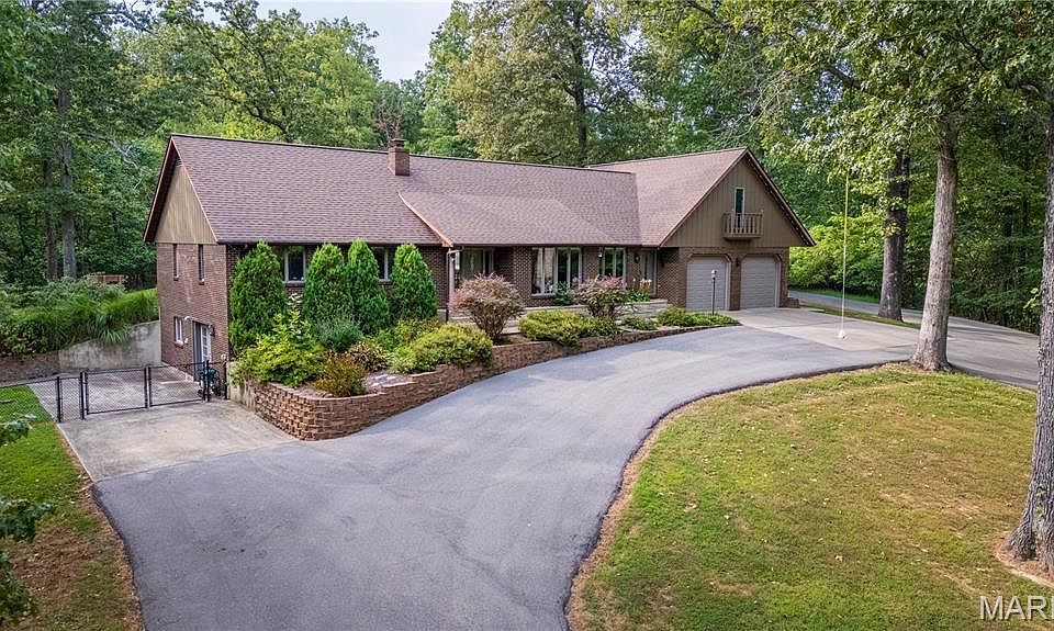 1st image of 982 N Hills Dr