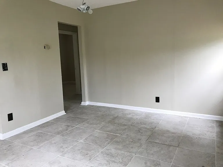 1114 N 48th Ave — Photo 5