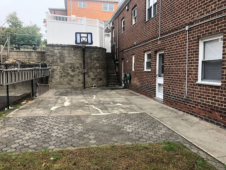 1st image of 105 Wakefield Ave