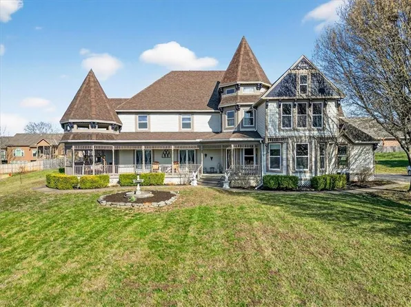 15401 Antioch Rd, Overland Park, KS 66221