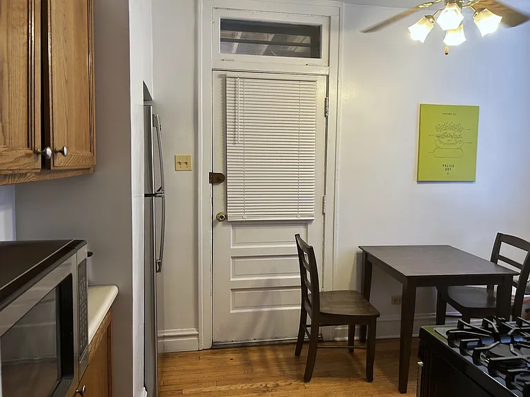 1913 W Larchmont Ave #2A — Photo 5