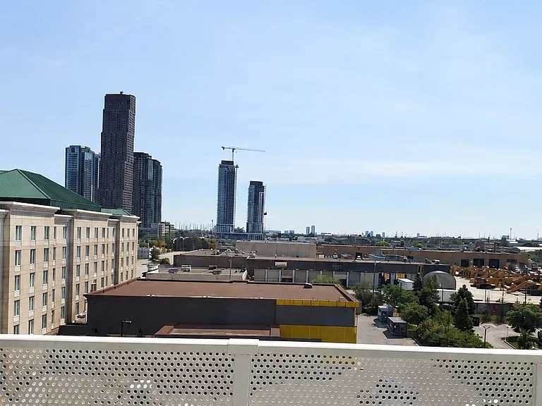 28 Interchange Way — Photo 13