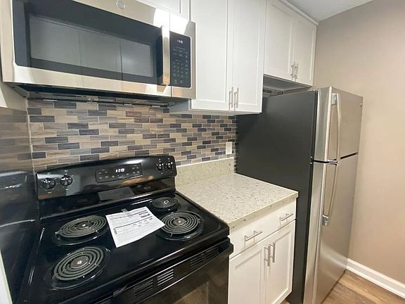 3rd image of 7414 Herschel Ave #207