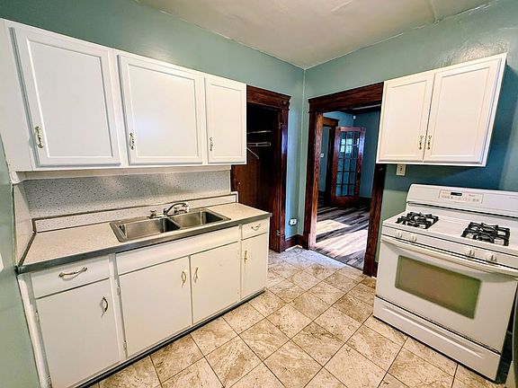 4th image of 820 McGregor Ave NW