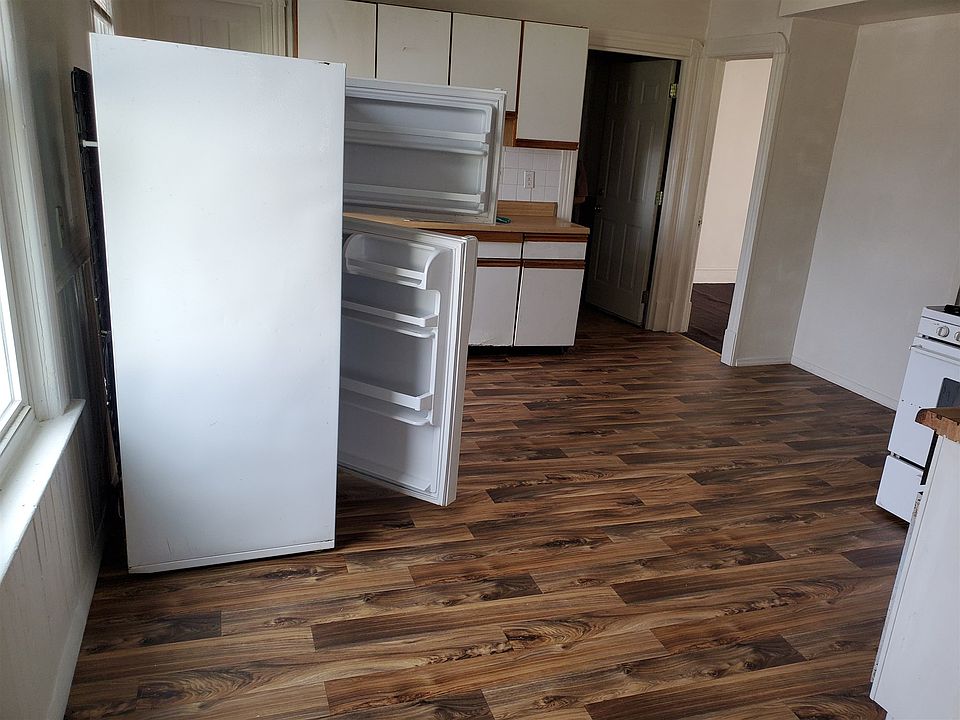 2nd image of 901 Stanley St