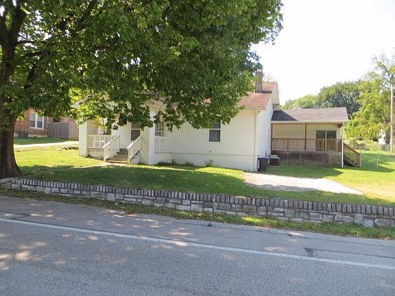 2nd image of 902 Holmes St