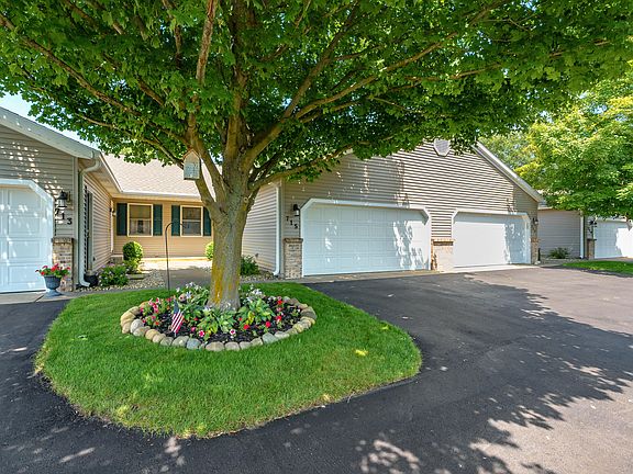 3rd image of 715 Bayberry Ln #15