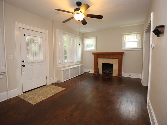 3rd image of 3727 Round Hill Ave NW