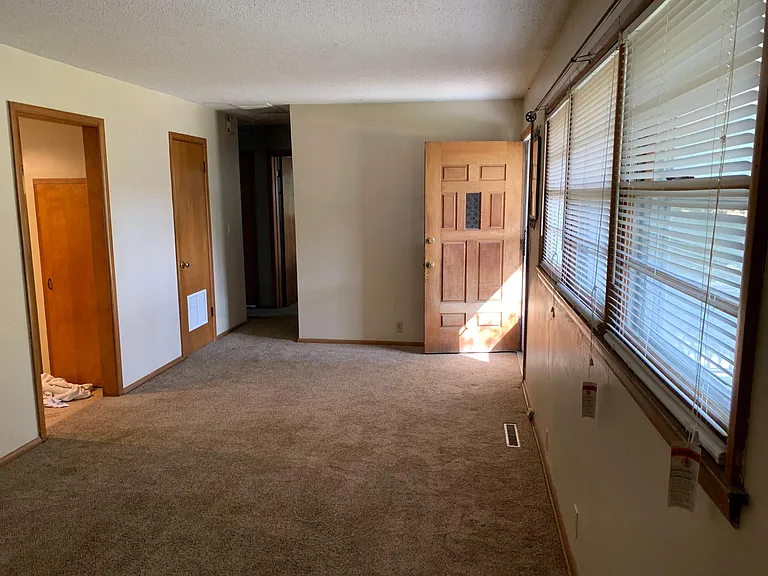 1614 Washington Ln — Photo 4