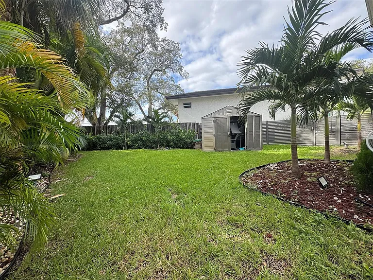 5981 SW 37th Ter — Photo 30