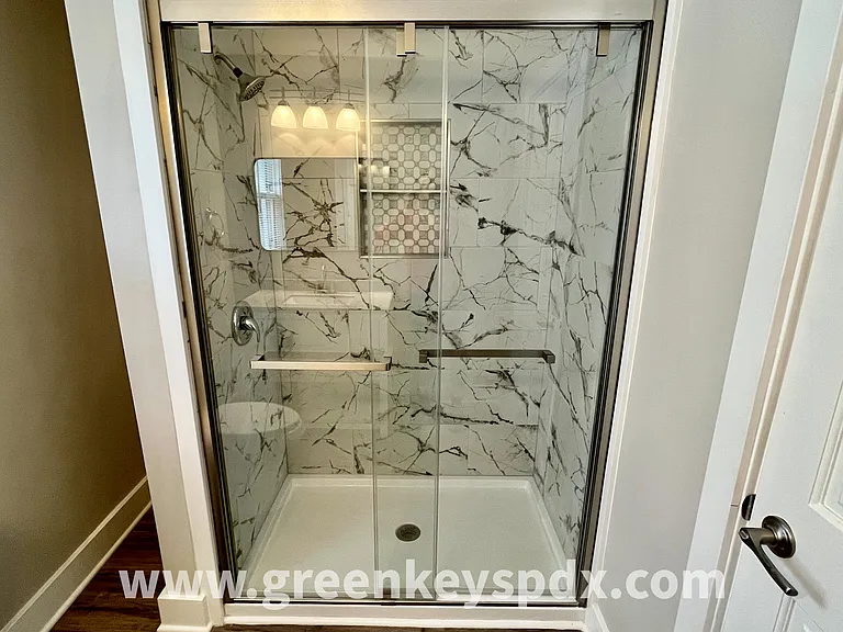 3175 N Kenwood Ave — Photo 26
