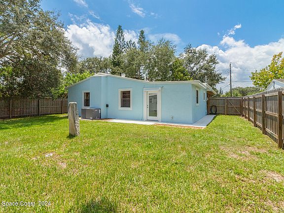 5th image of 719 Camellia Dr