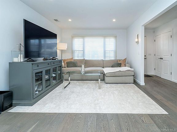 3rd image of 183 Soundview Drive